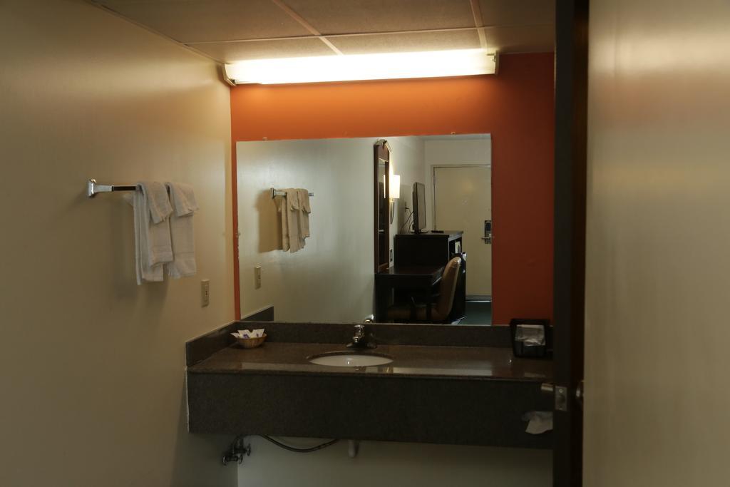 Theroff'S Motel Washington Bagian luar foto