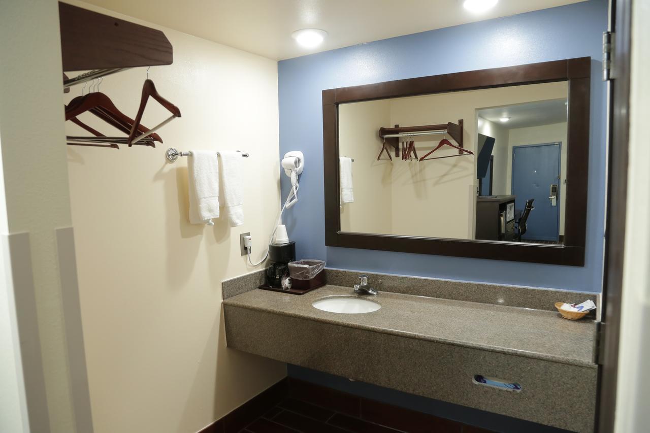 Theroff'S Motel Washington Bagian luar foto
