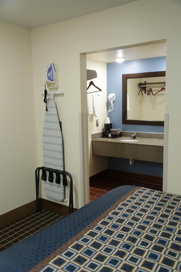 Theroff'S Motel Washington Bagian luar foto